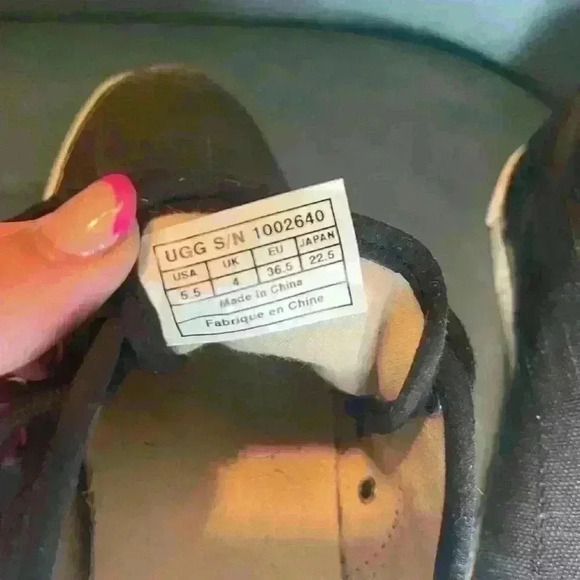 UGG sneakers size 5.5 - Picture 6 of 6